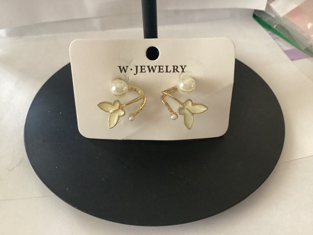 4291 NIP W Jewelry Goldtone Double Sided Butterfly Faux Pearl Stud Earrings